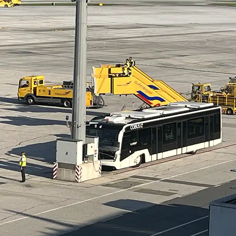17 / 28: Flughafen Salzburg, Airport Wolfgang Amadeus Mozart 17 / 28: Flughafen Salzburg, Airport Wolfgang Amadeus Mozart