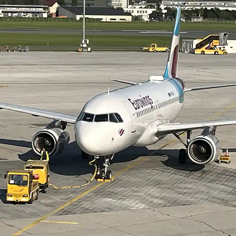 18 / 28: Flughafen Salzburg, Airport Wolfgang Amadeus Mozart 18 / 28: Flughafen Salzburg, Airport Wolfgang Amadeus Mozart