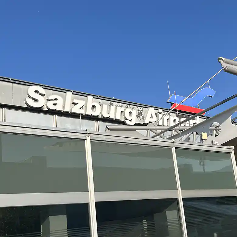 2 / 28: Flughafen Salzburg, Airport Wolfgang Amadeus Mozart 2 / 28: Flughafen Salzburg, Airport Wolfgang Amadeus Mozart