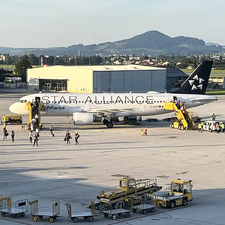 20 / 28: Flughafen Salzburg, Airport Wolfgang Amadeus Mozart 20 / 28: Flughafen Salzburg, Airport Wolfgang Amadeus Mozart