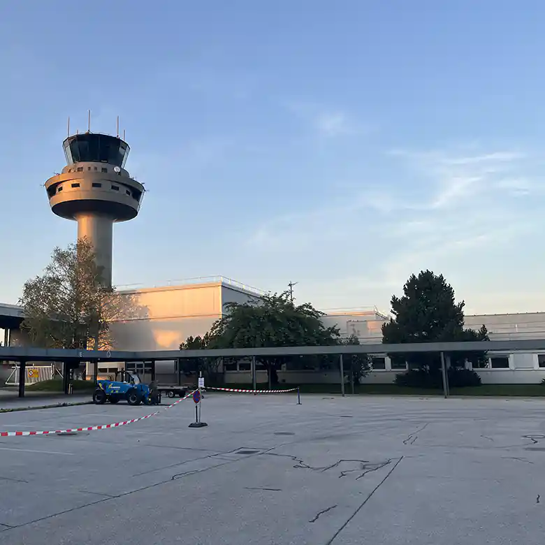 21 / 28: Flughafen Salzburg, Airport Wolfgang Amadeus Mozart 21 / 28: Flughafen Salzburg, Airport Wolfgang Amadeus Mozart