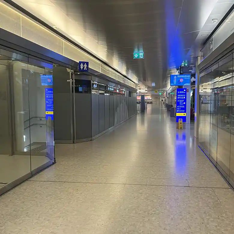 28 / 28: Flughafen Salzburg, Airport Wolfgang Amadeus Mozart 28 / 28: Flughafen Salzburg, Airport Wolfgang Amadeus Mozart
