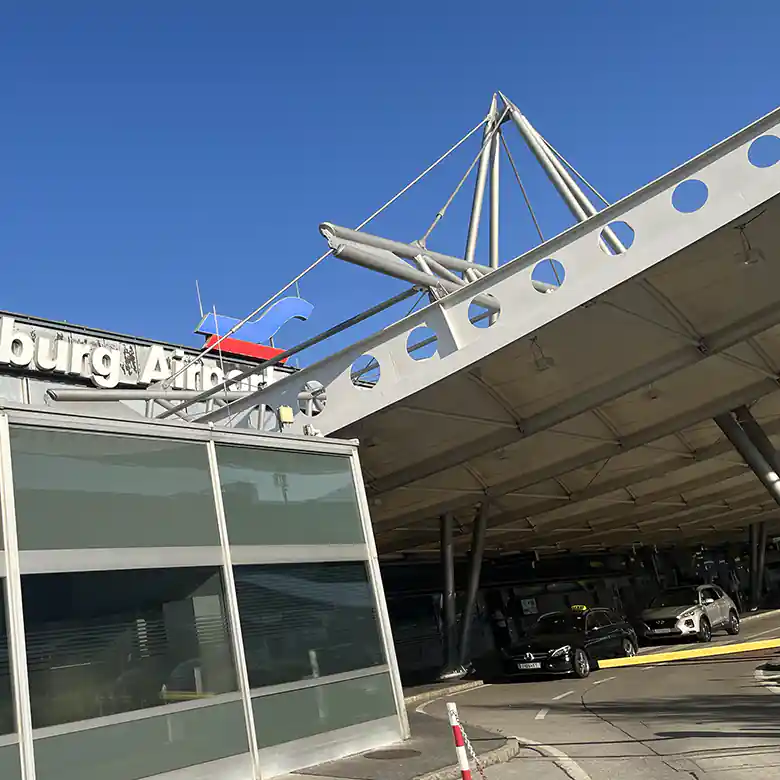 3 / 28: Flughafen Salzburg, Airport Wolfgang Amadeus Mozart 3 / 28: Flughafen Salzburg, Airport Wolfgang Amadeus Mozart