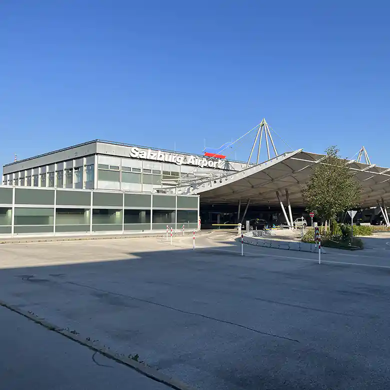 4 / 28: Flughafen Salzburg, Airport Wolfgang Amadeus Mozart 4 / 28: Flughafen Salzburg, Airport Wolfgang Amadeus Mozart