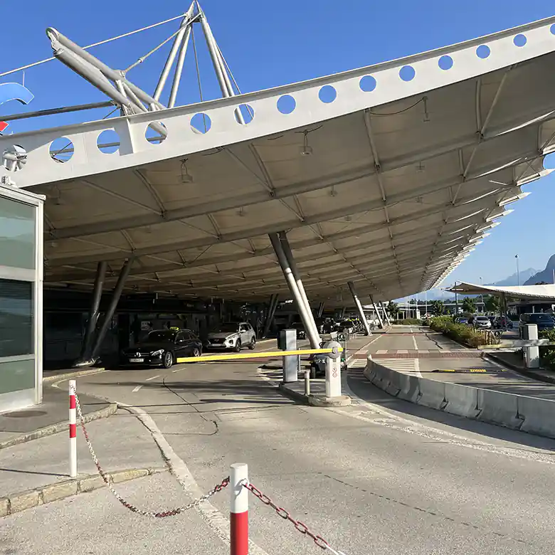 6 / 28: Flughafen Salzburg, Airport Wolfgang Amadeus Mozart 6 / 28: Flughafen Salzburg, Airport Wolfgang Amadeus Mozart